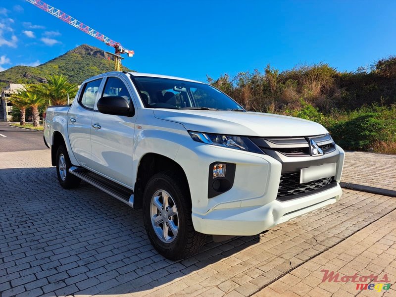 2022' Mitsubishi Triton photo #1