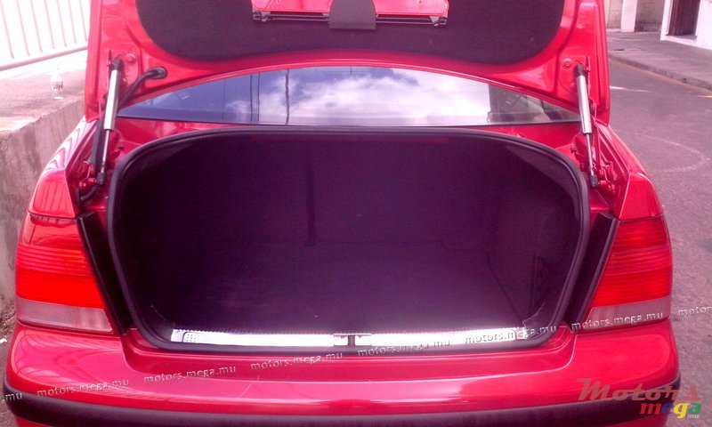 2001' Volkswagen photo #5