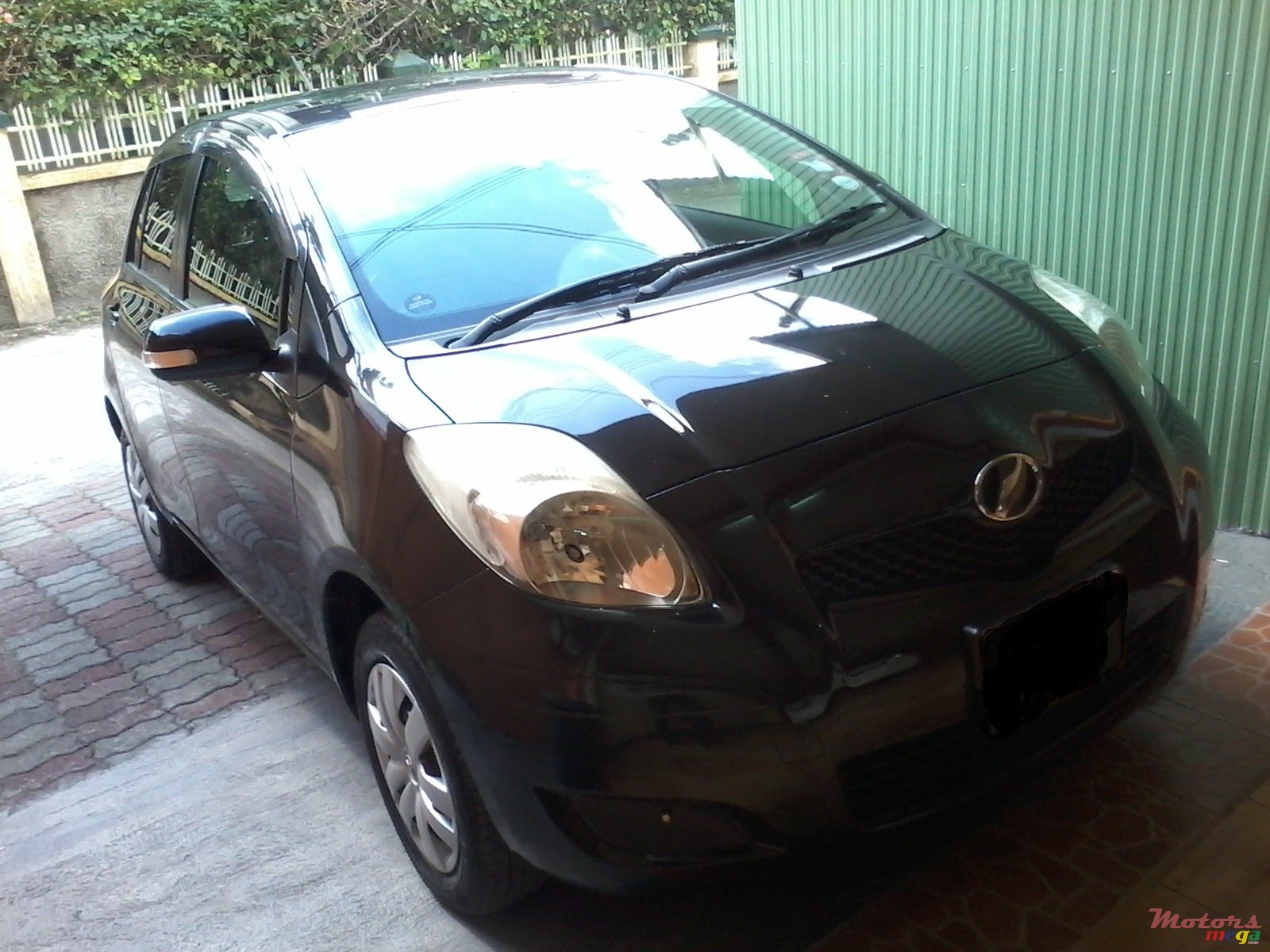 2009' Toyota Vitz photo #1
