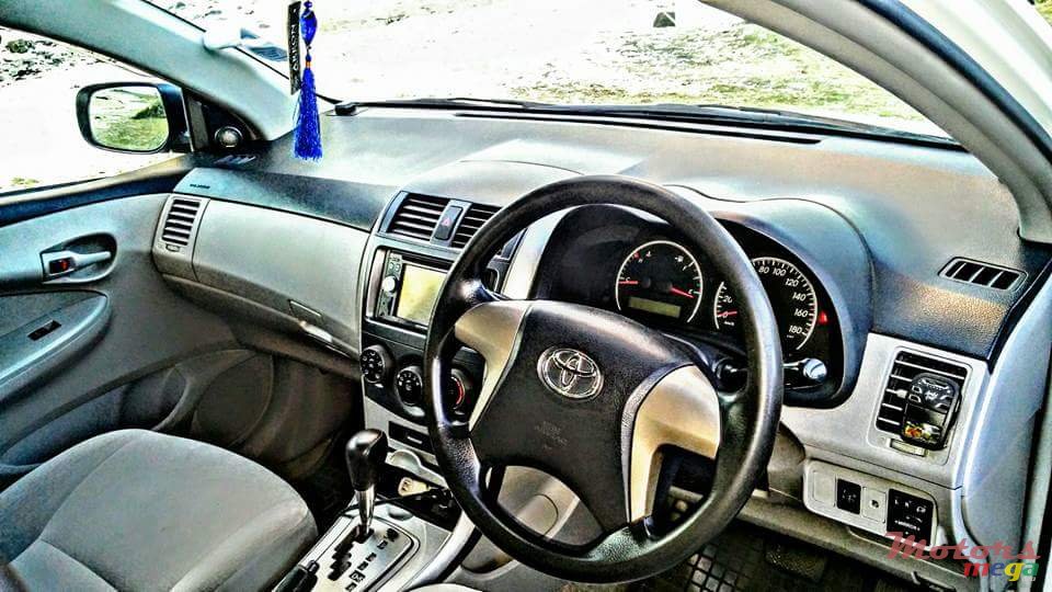 2009' Toyota Axio photo #2