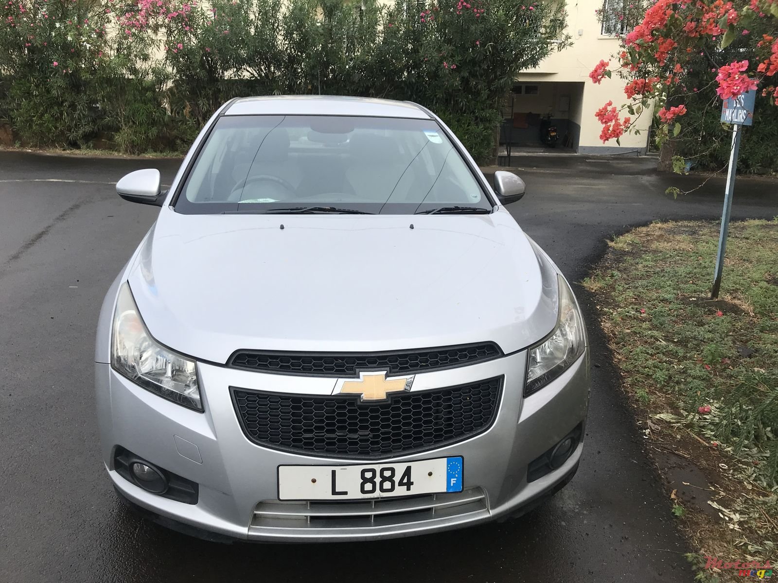 2010' Chevrolet Cruze photo #3