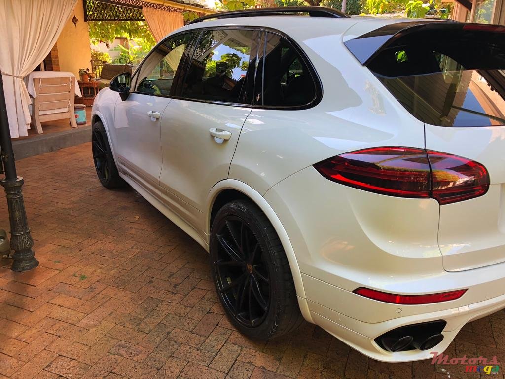 2015' Porsche Cayenne GTS - V6- 440BHP photo #2