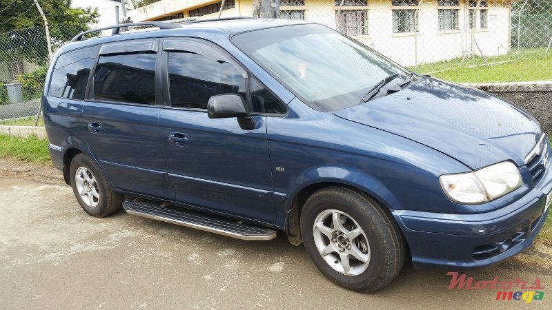 2004' Hyundai Trajet photo #1