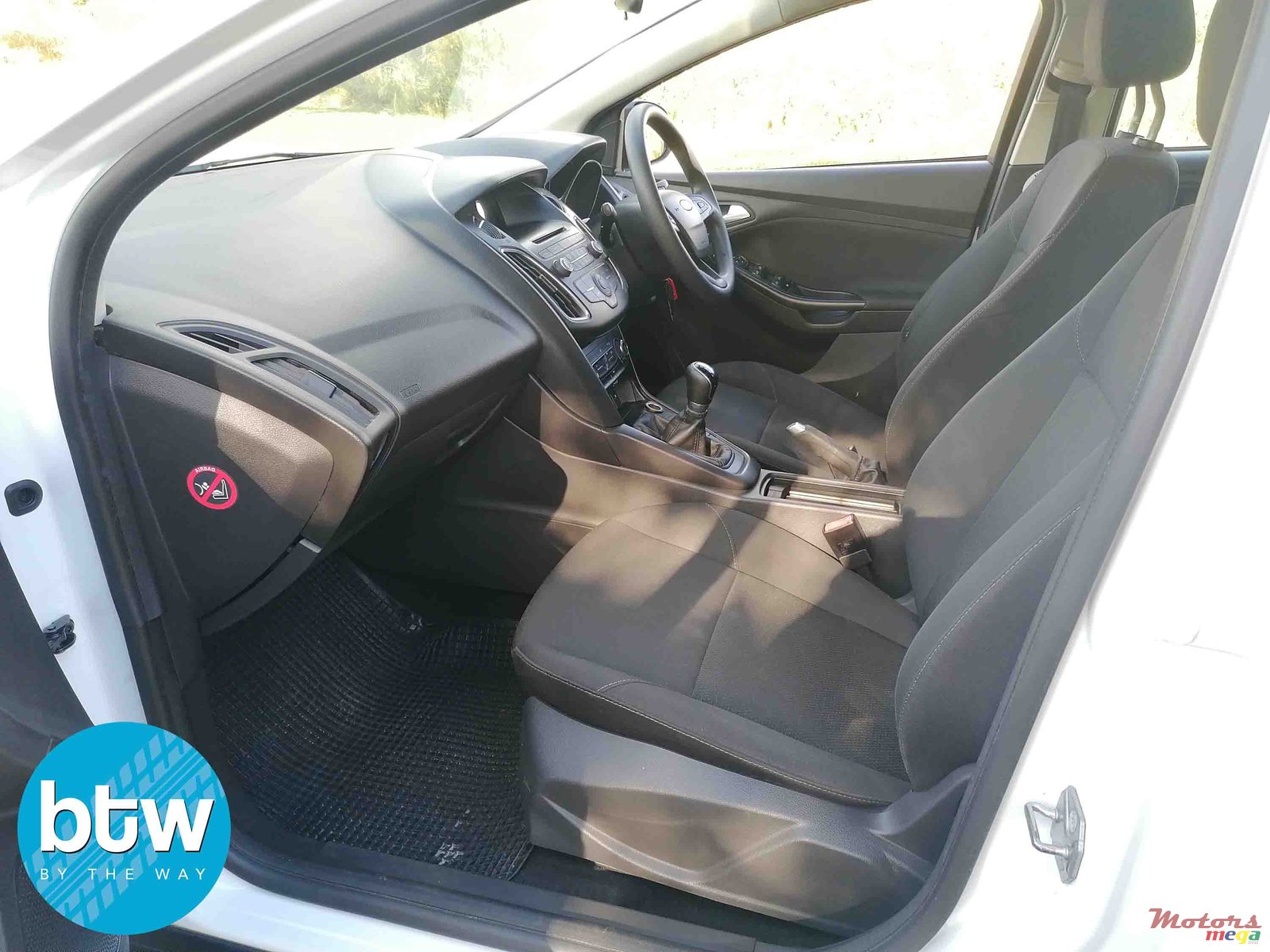 2017' Ford Focus photo #4