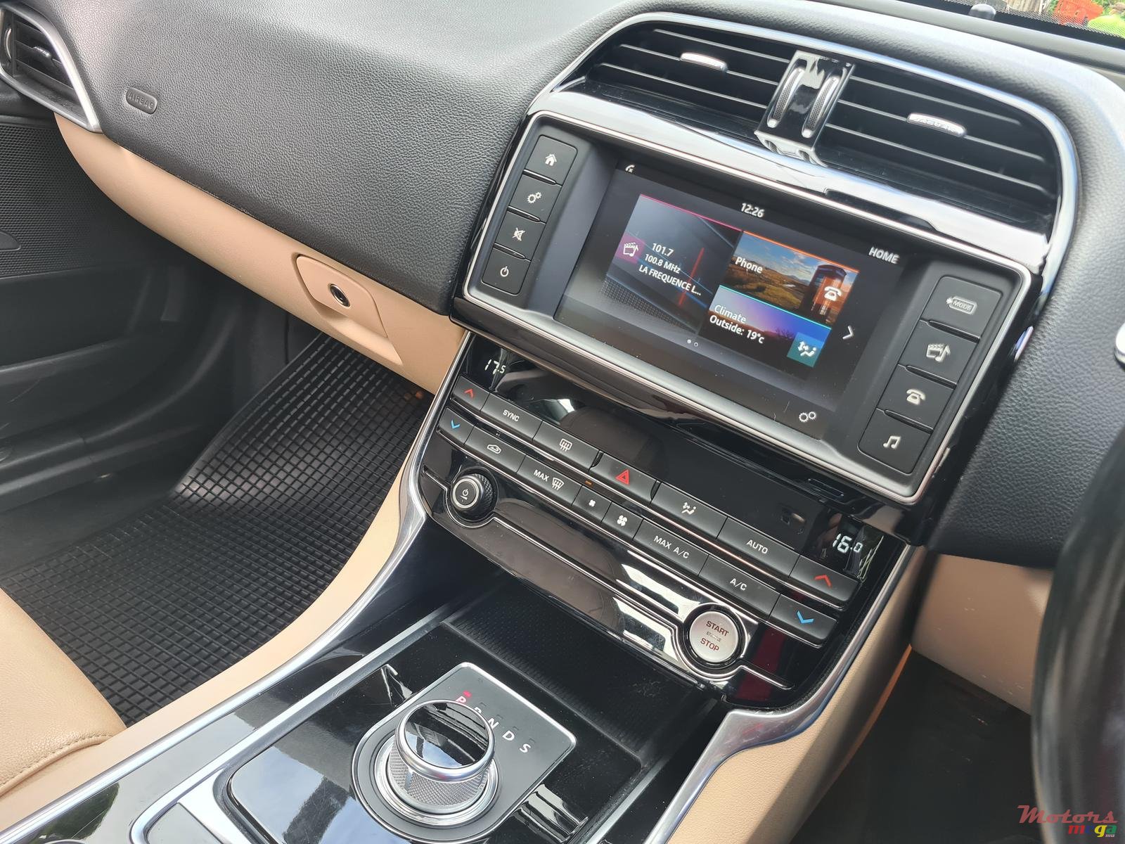 2018' Jaguar XE 2.5T photo #6