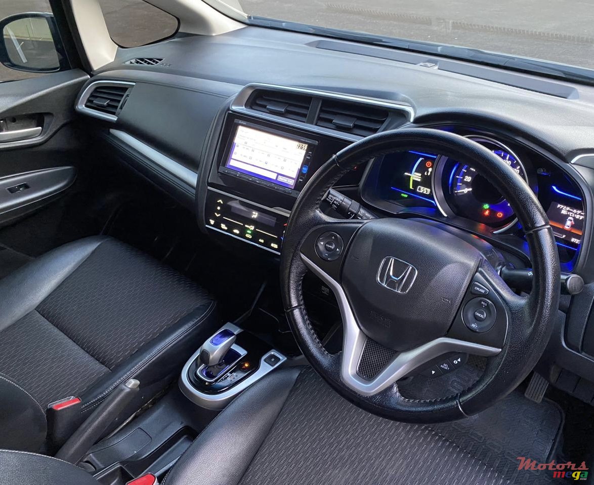2014' Honda Fit Hybrid photo #4