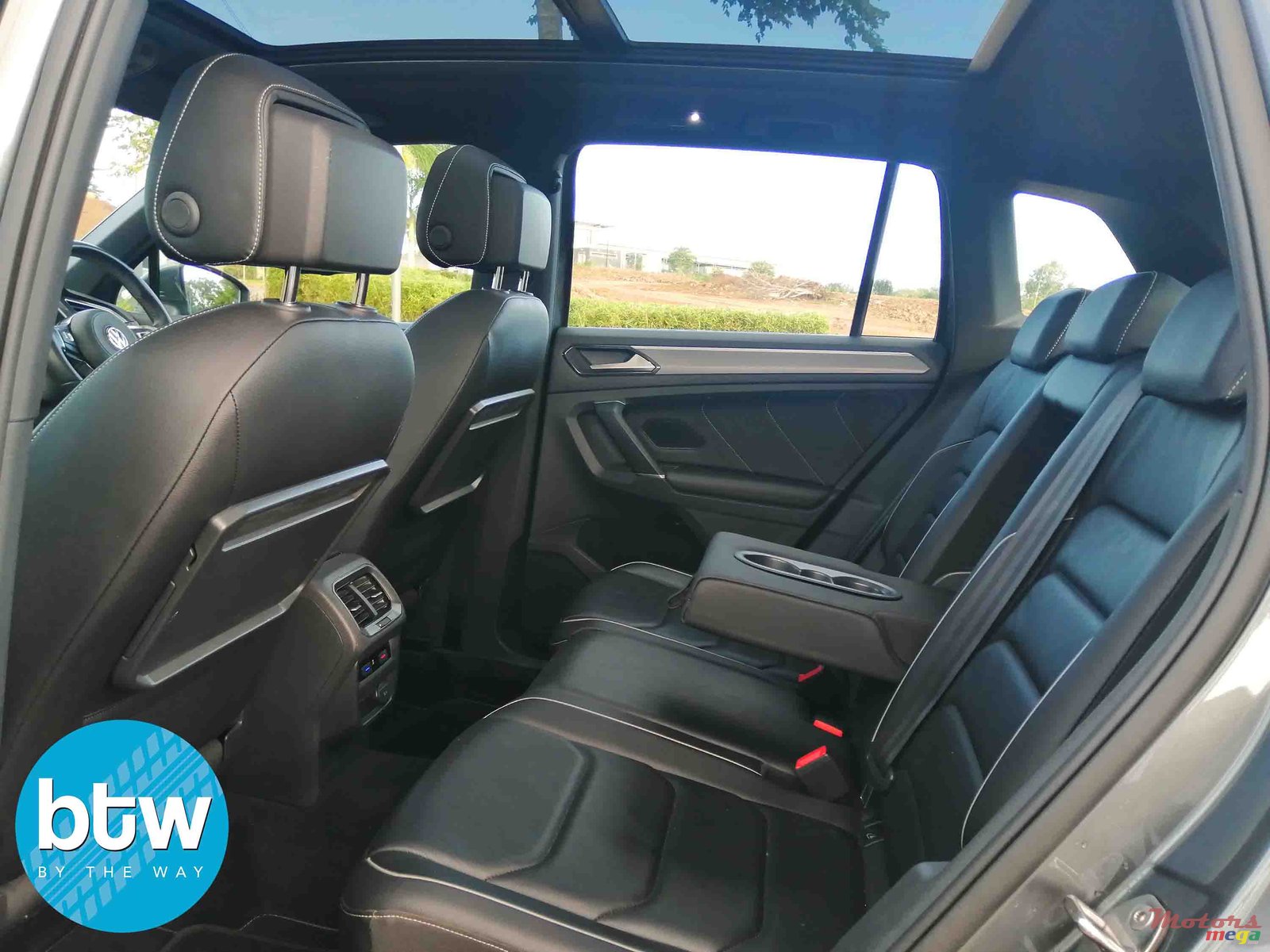 2017' Volkswagen Tiguan photo #5