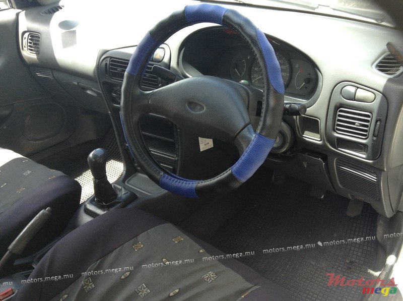 1993' Mitsubishi Lancer GL photo #4