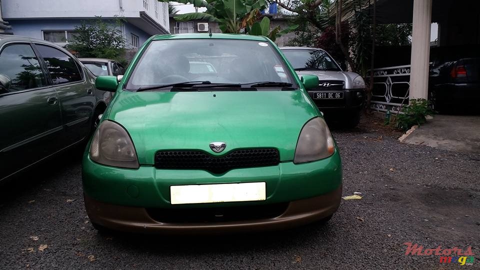 2000' Toyota Vitz photo #1