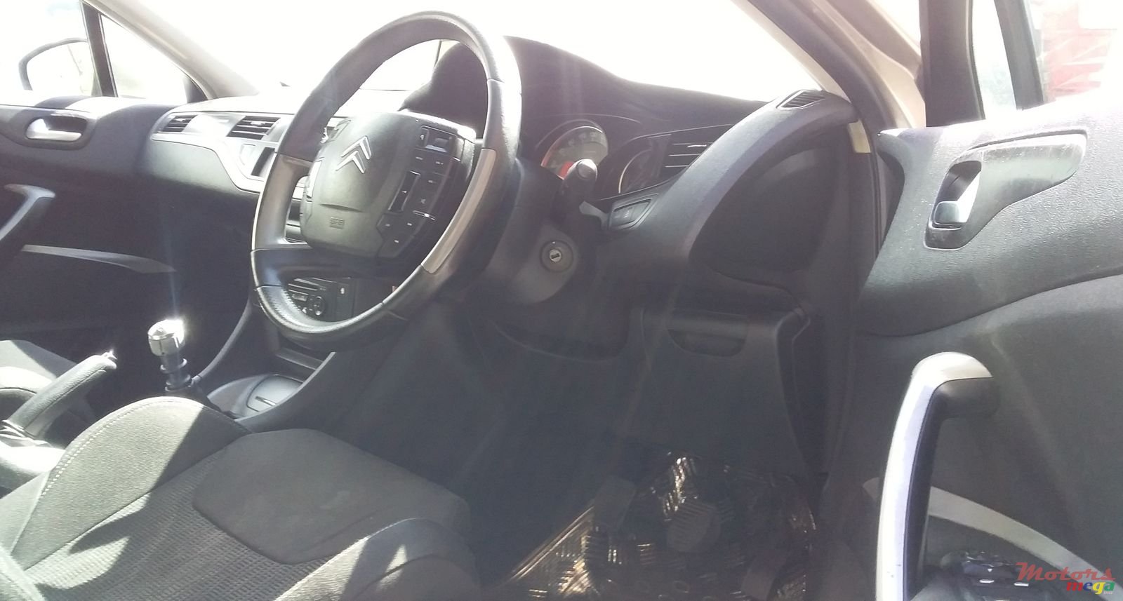 2011' Citroen C5 photo #3