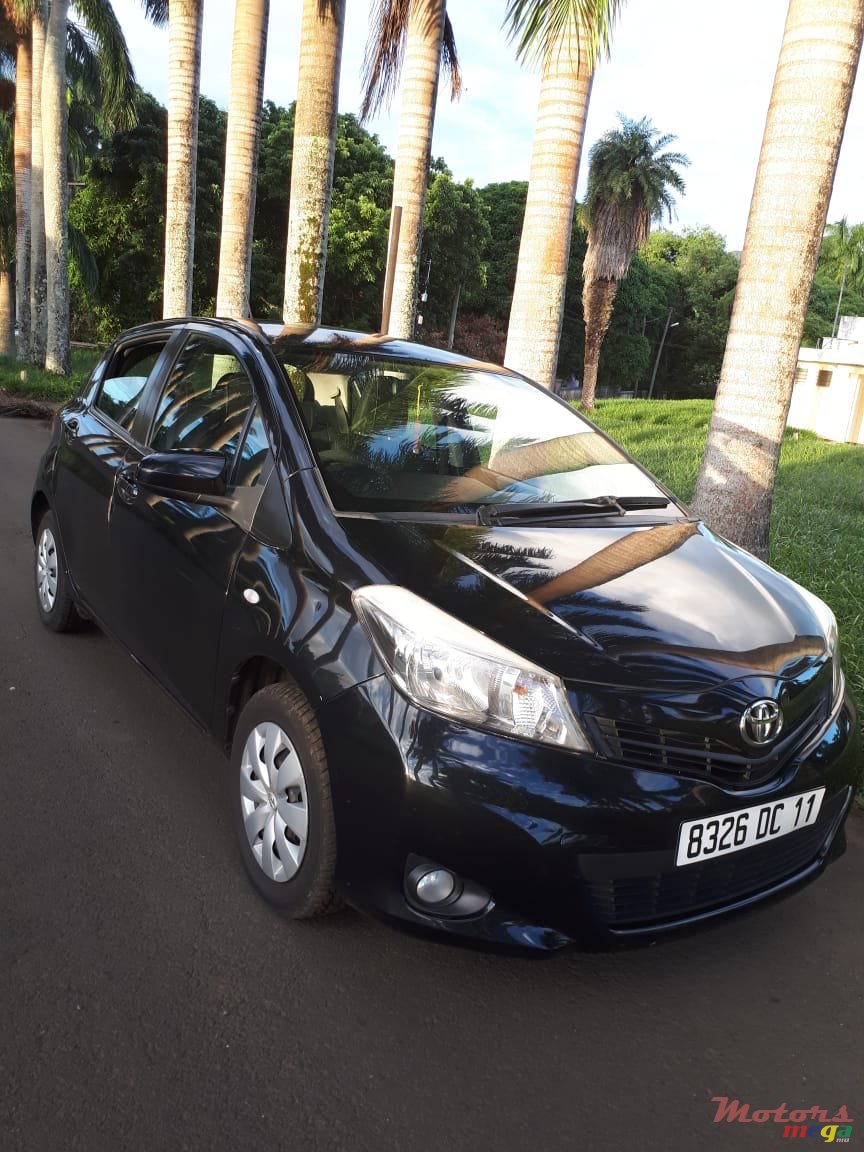 2011' Toyota Vitz 1300cc manuel photo #1
