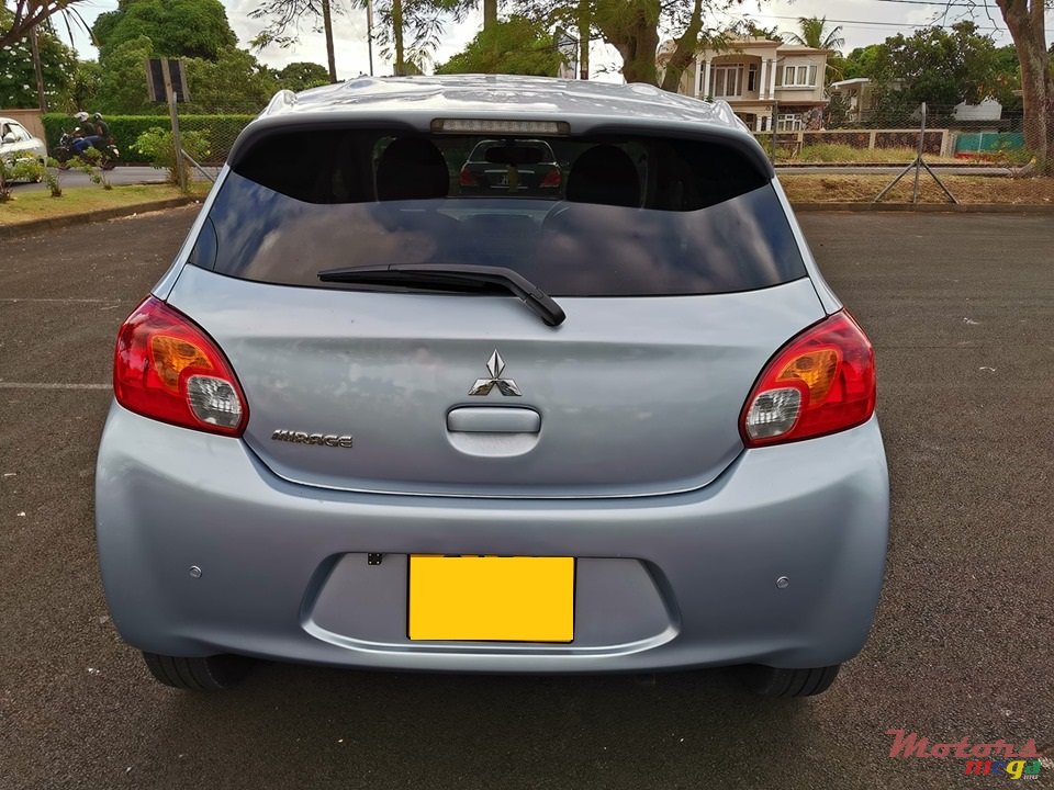 2013' Mitsubishi Mirage photo #3