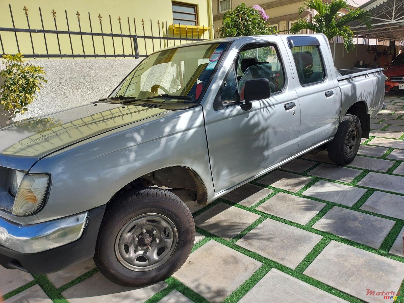 1999' Nissan NP300 photo #2