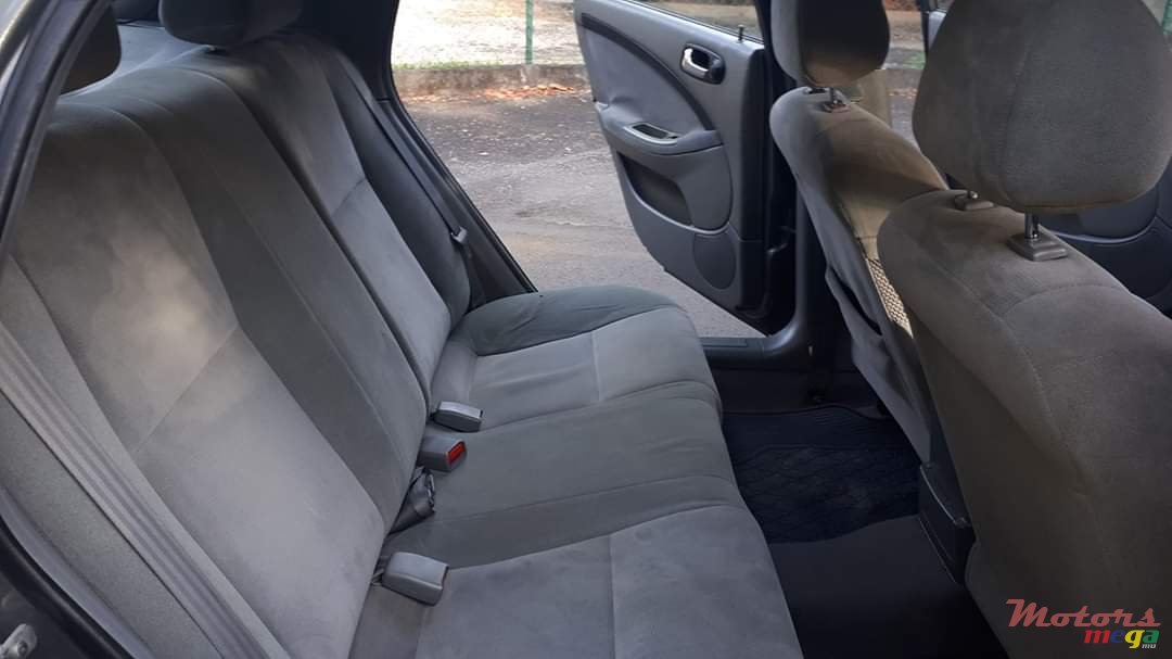 2010' Chevrolet Optra photo #6