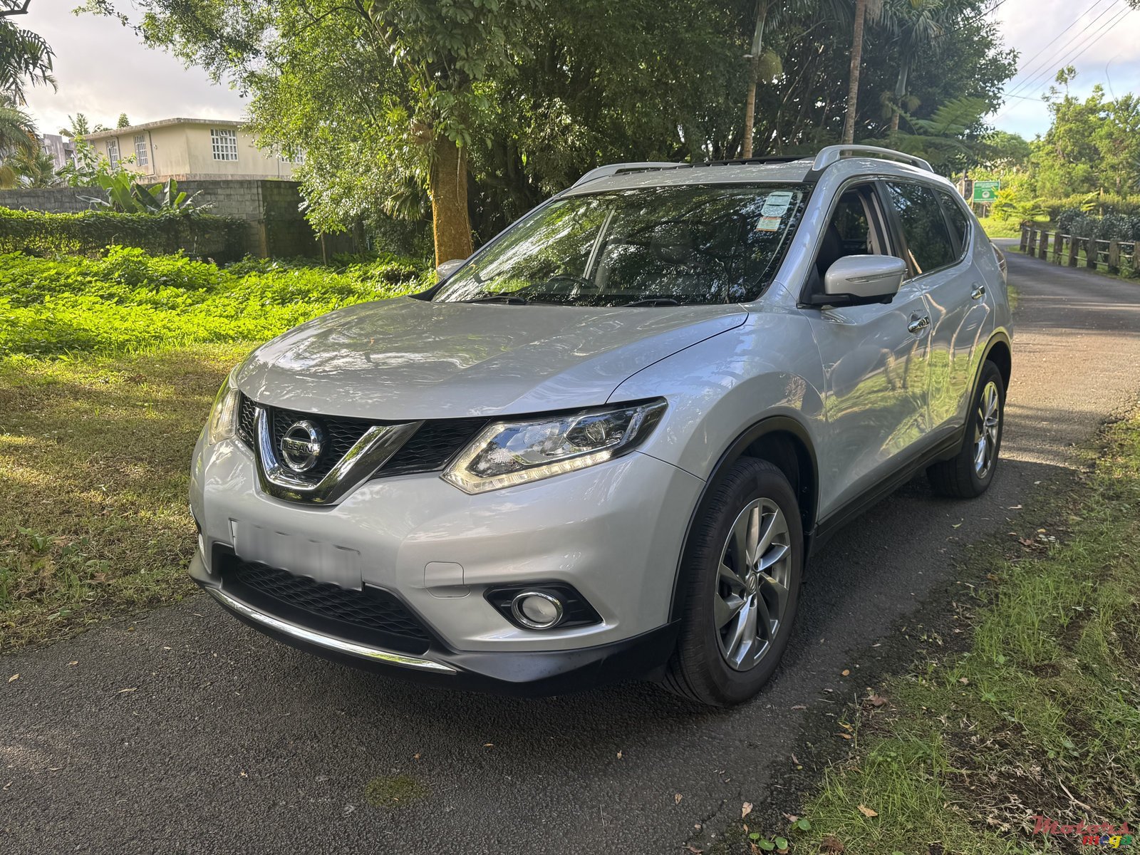 2015' Nissan X-trail 7 seater photo #2
