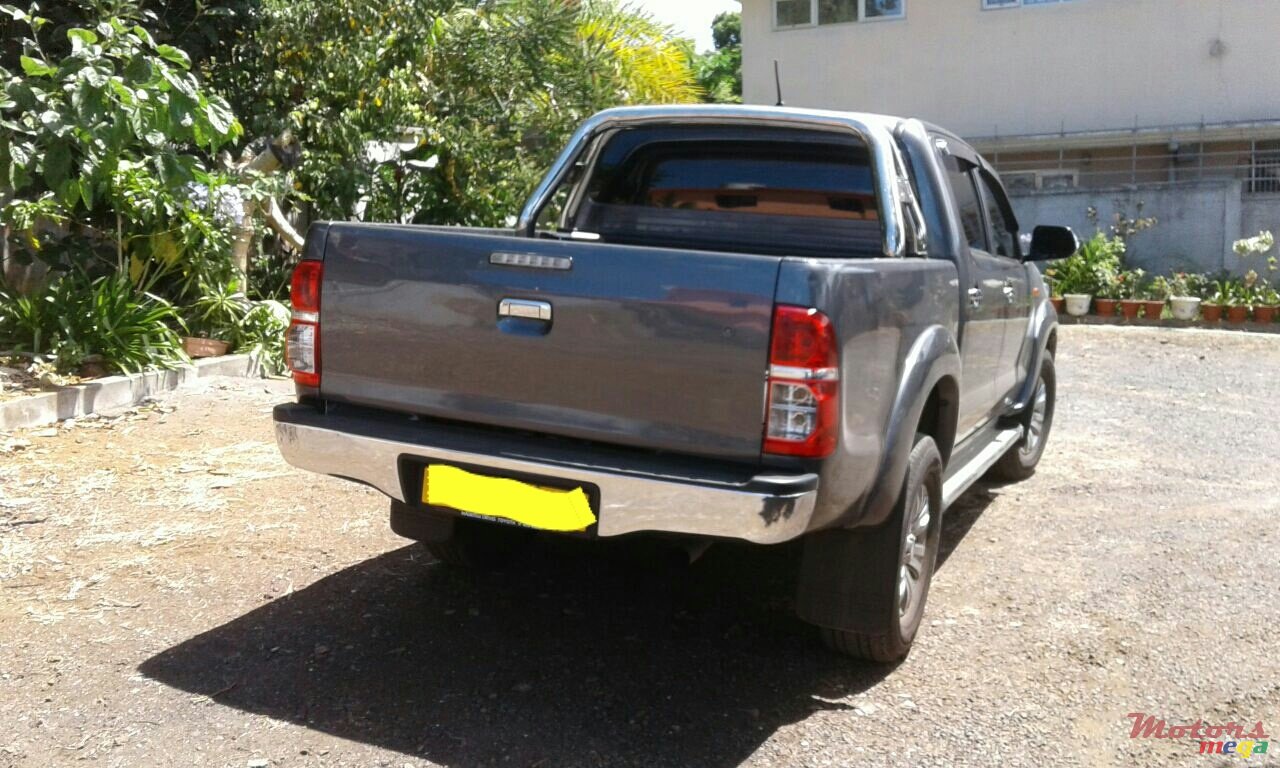 2013' Toyota Hilux 4x2 turbo photo #3