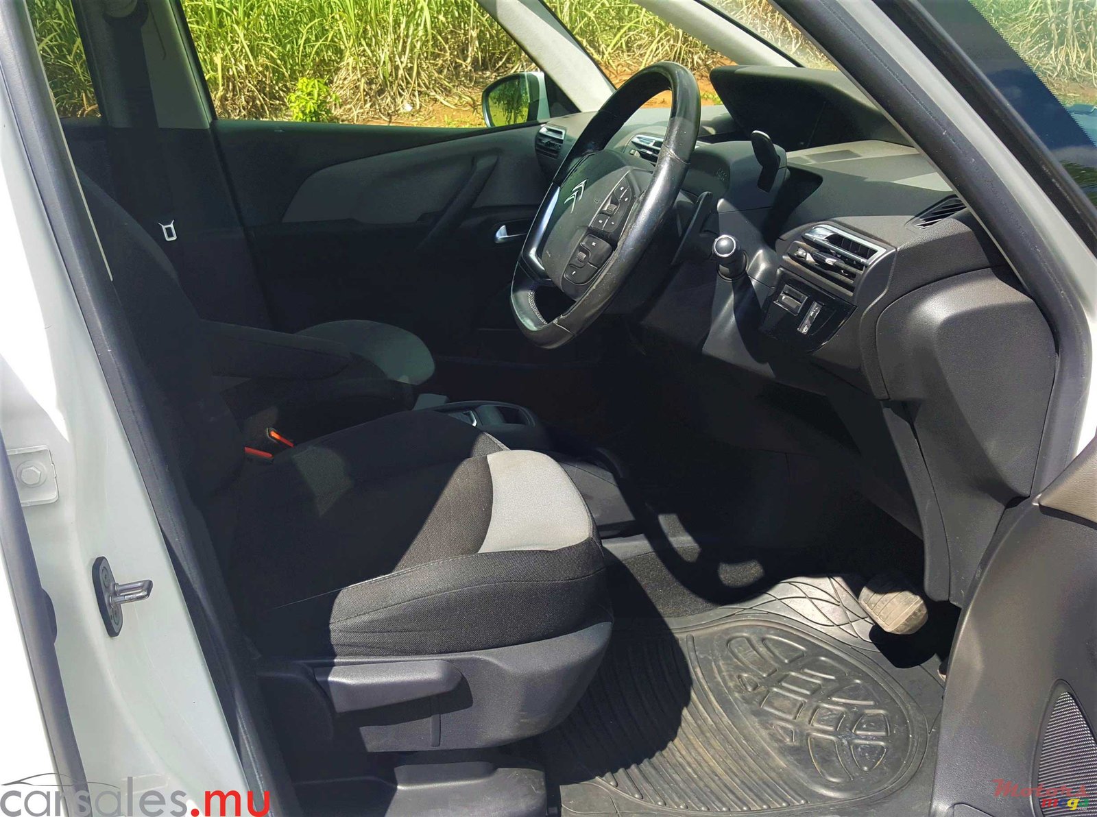 2015' Citroen C4 Picasso 1.6 HDI photo #6
