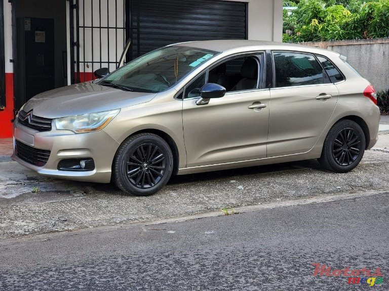 2011' Citroen C4 photo #1