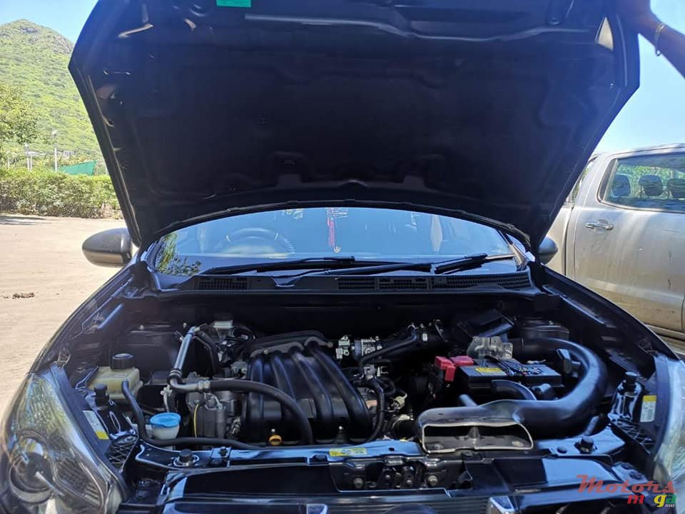 2012' Nissan Qashqai+2 photo #2