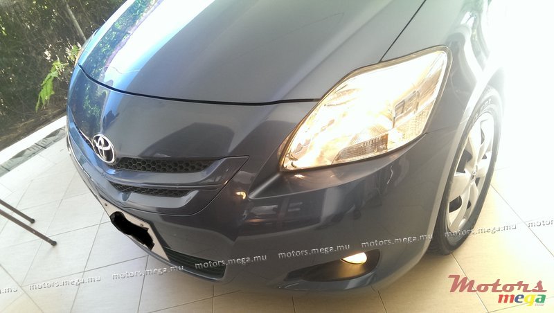 2006' Toyota Belta photo #1