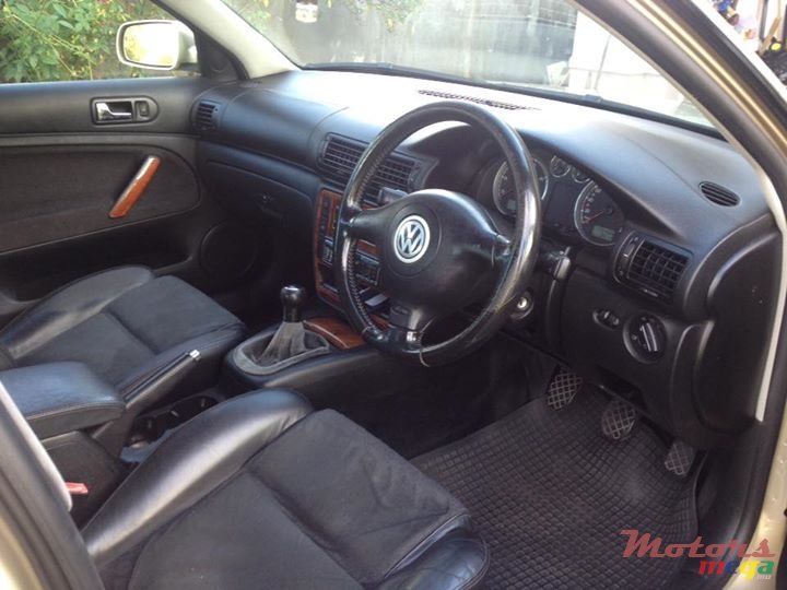 2005' Volkswagen Passat photo #4