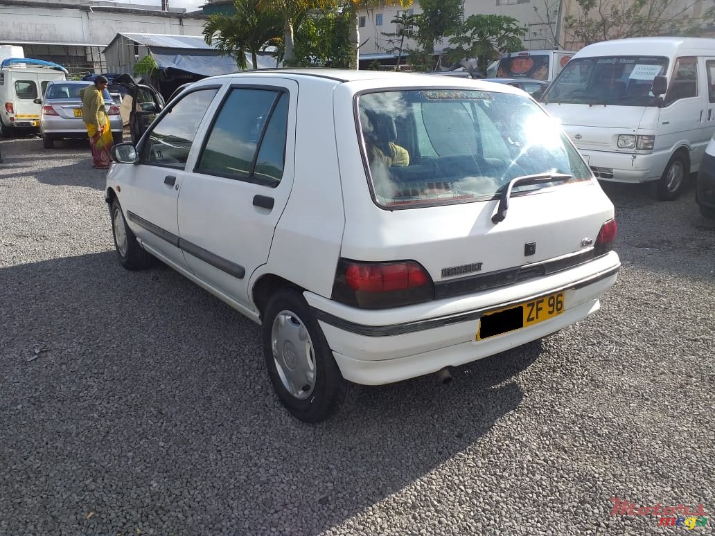 1996' Renault Clio photo #6
