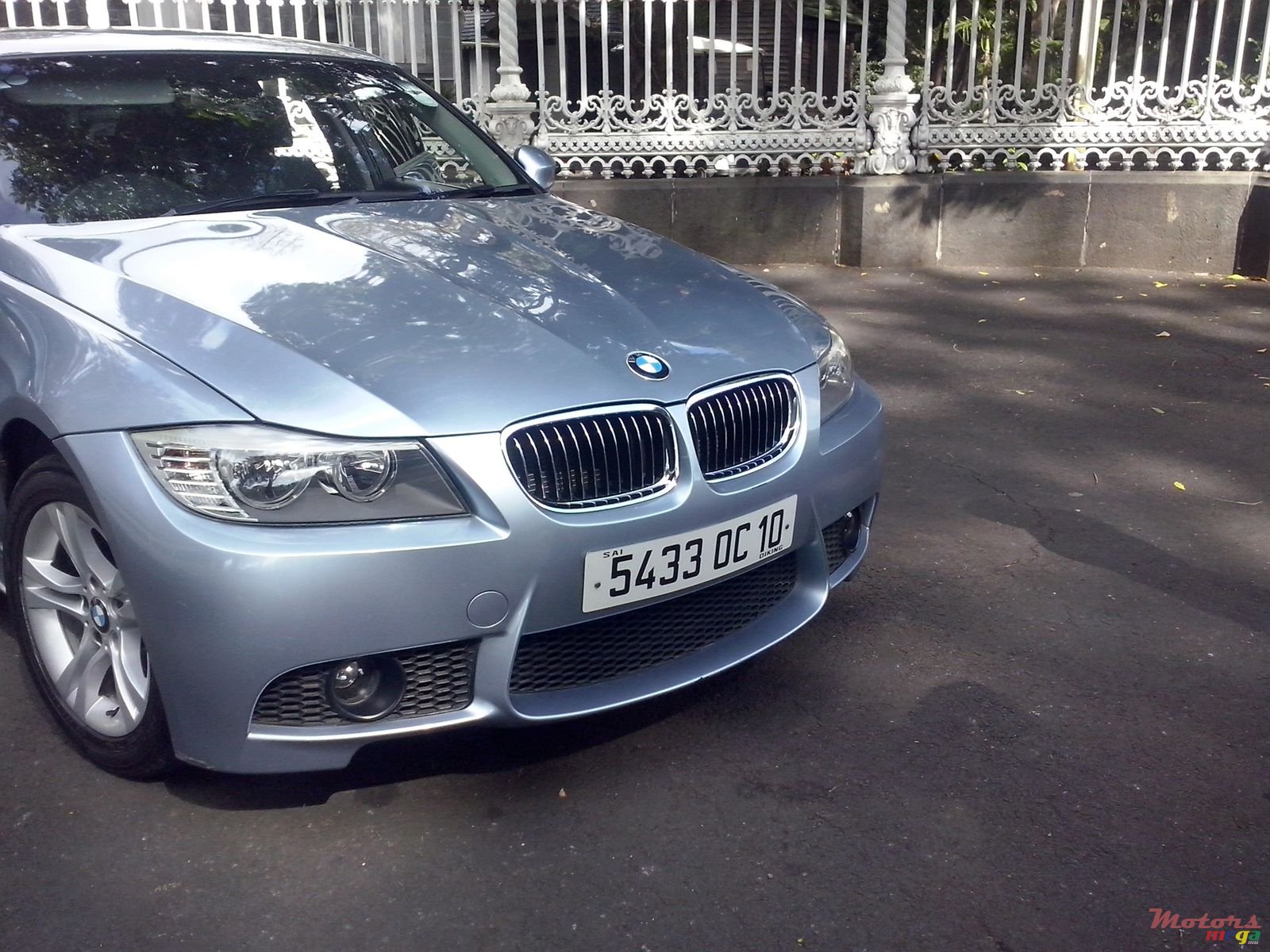 2010' BMW 3 Series photo #4