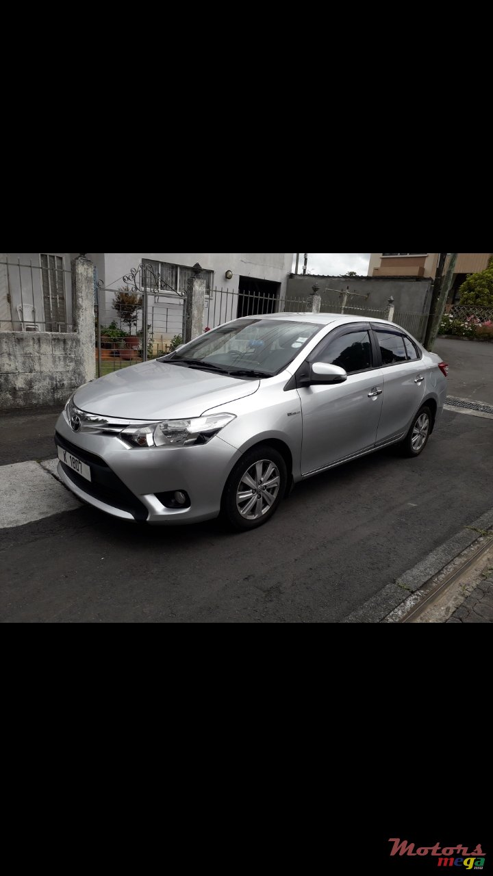 2015' Toyota Yaris photo #2