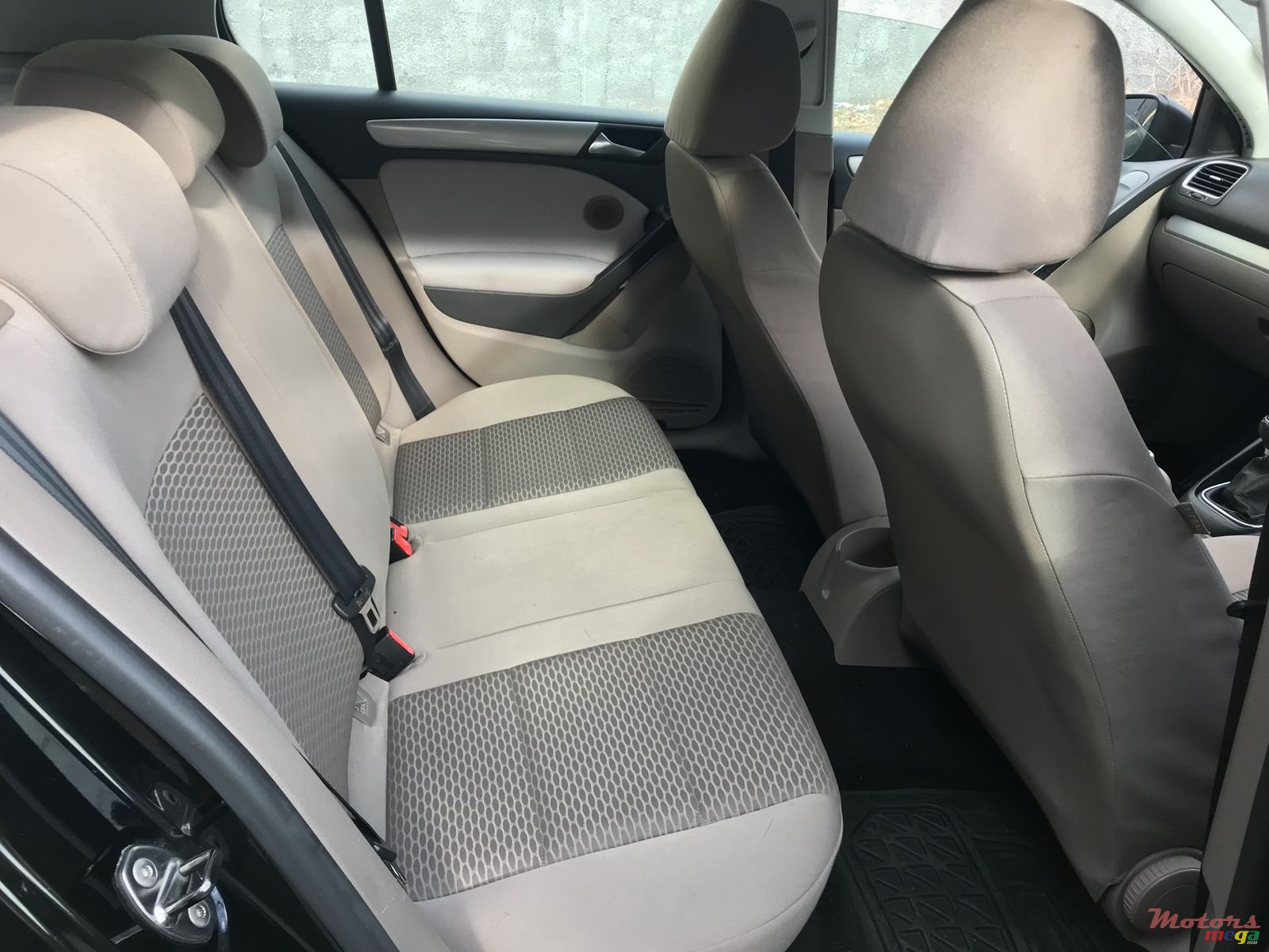 2009' Volkswagen Golf photo #3