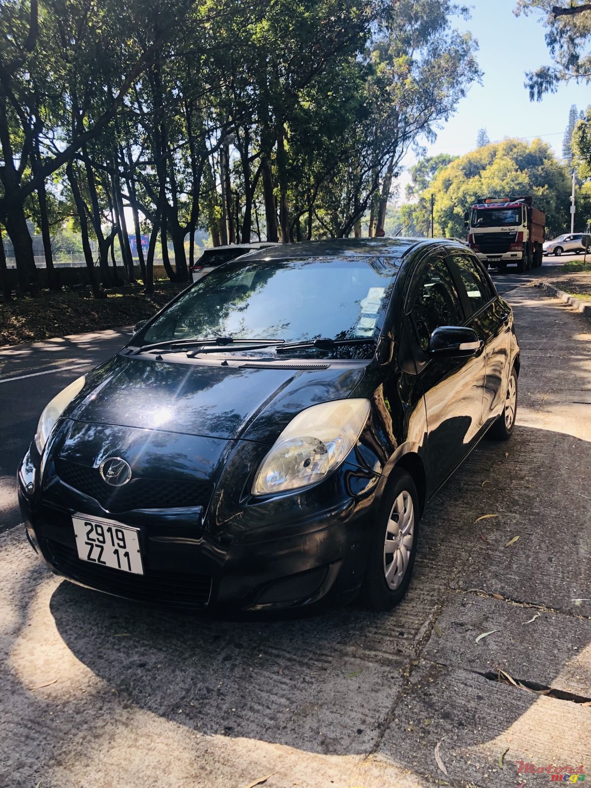 2011' Toyota Vitz photo #1