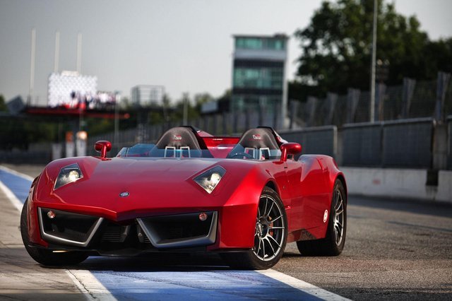 Spada unveils Codatronca Monza roadster in all its glory