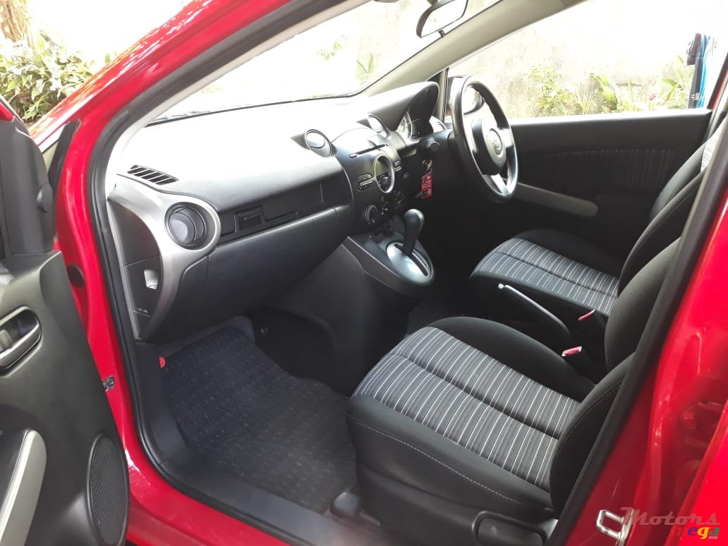 2009' Mazda Demio photo #2