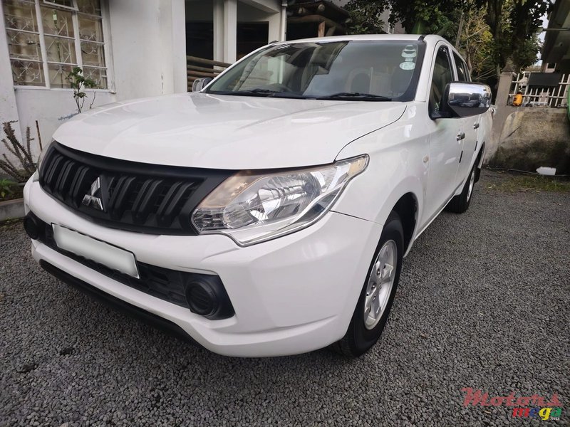 2016' Mitsubishi L 200 2x4 photo #4