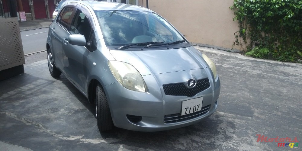 2007' Toyota vitz photo #1