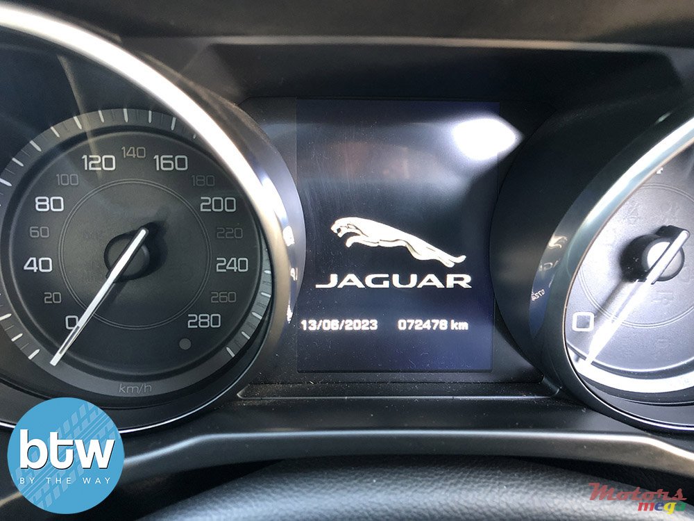 2016' Jaguar XE photo #7