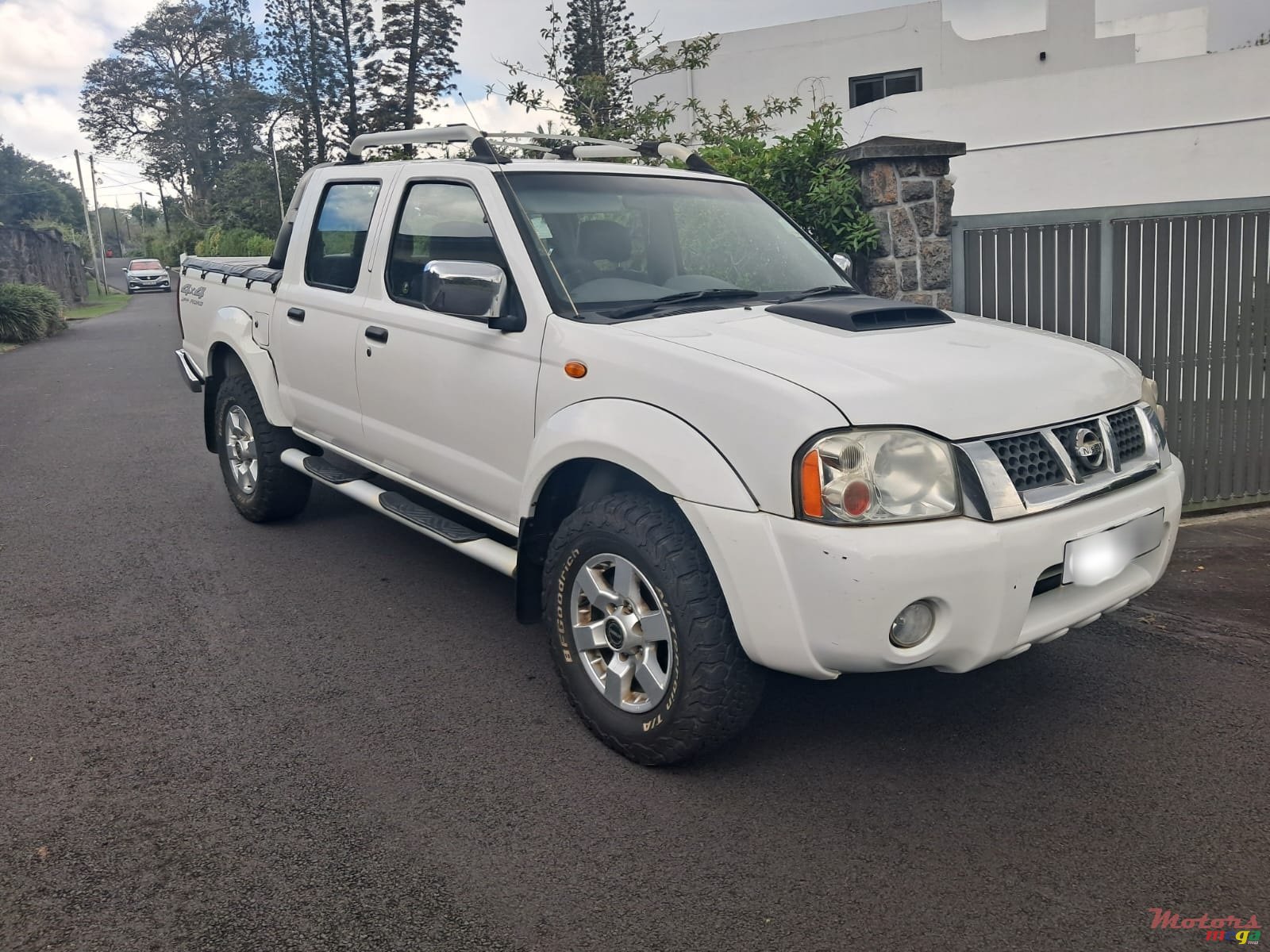 2016' Nissan NP300 HARDBODY Predator photo #2