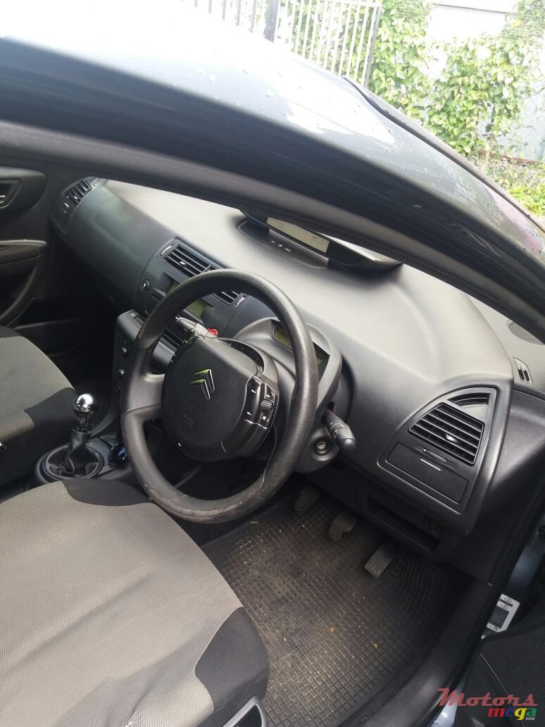 2007' Citroen C4 photo #3