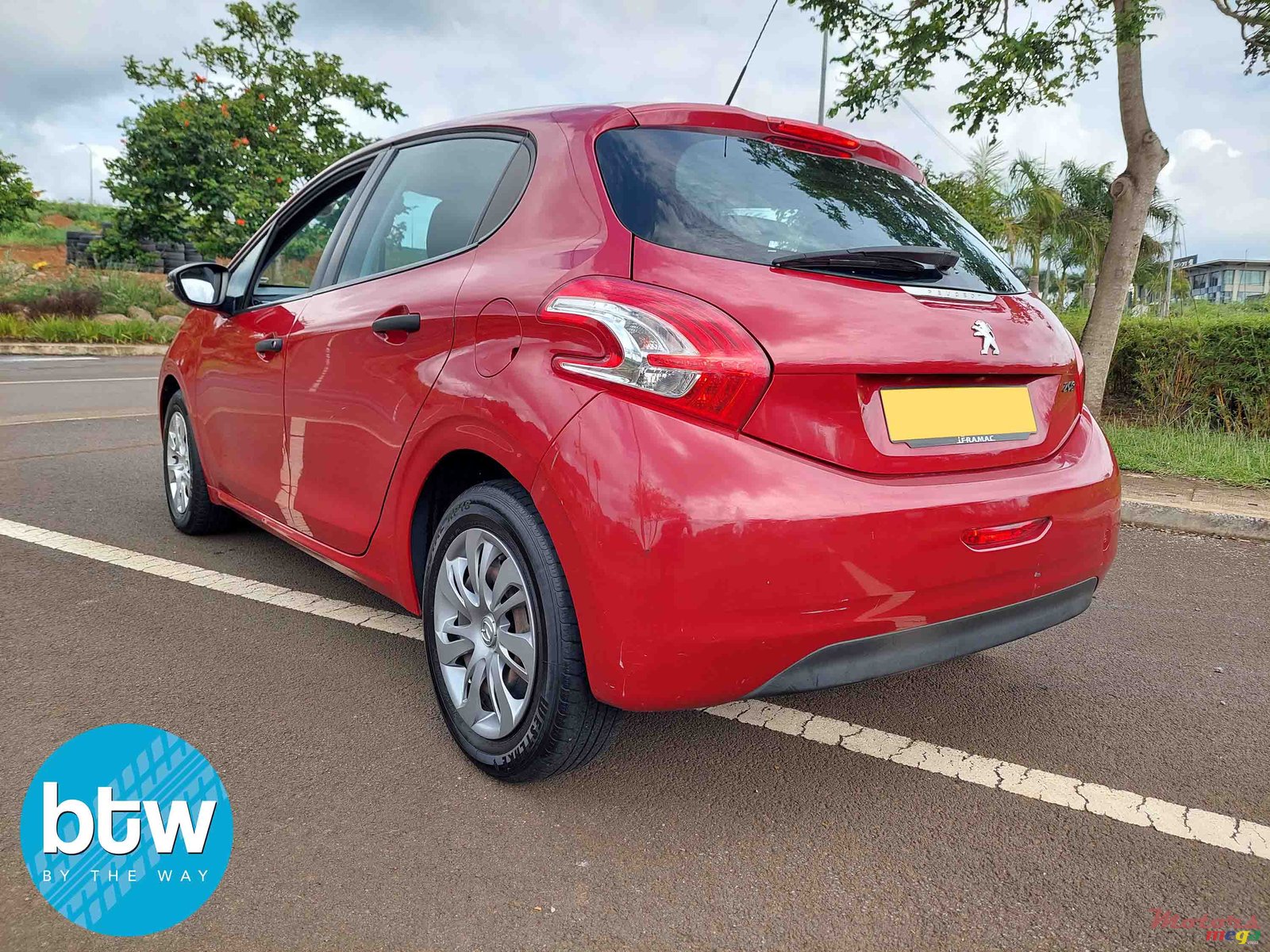 2013' Peugeot 208 photo #3