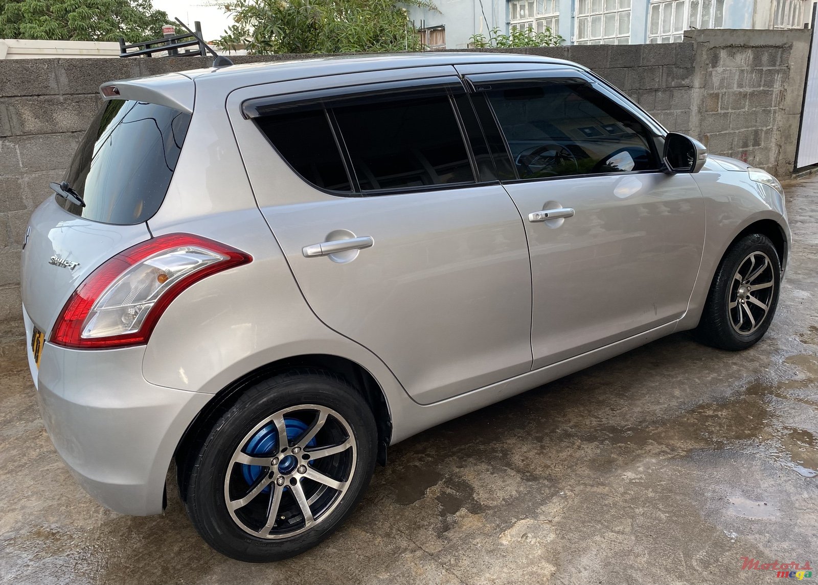 2013' Suzuki Swift photo #5