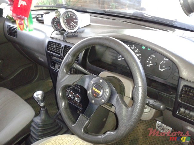 1992' Nissan photo #1