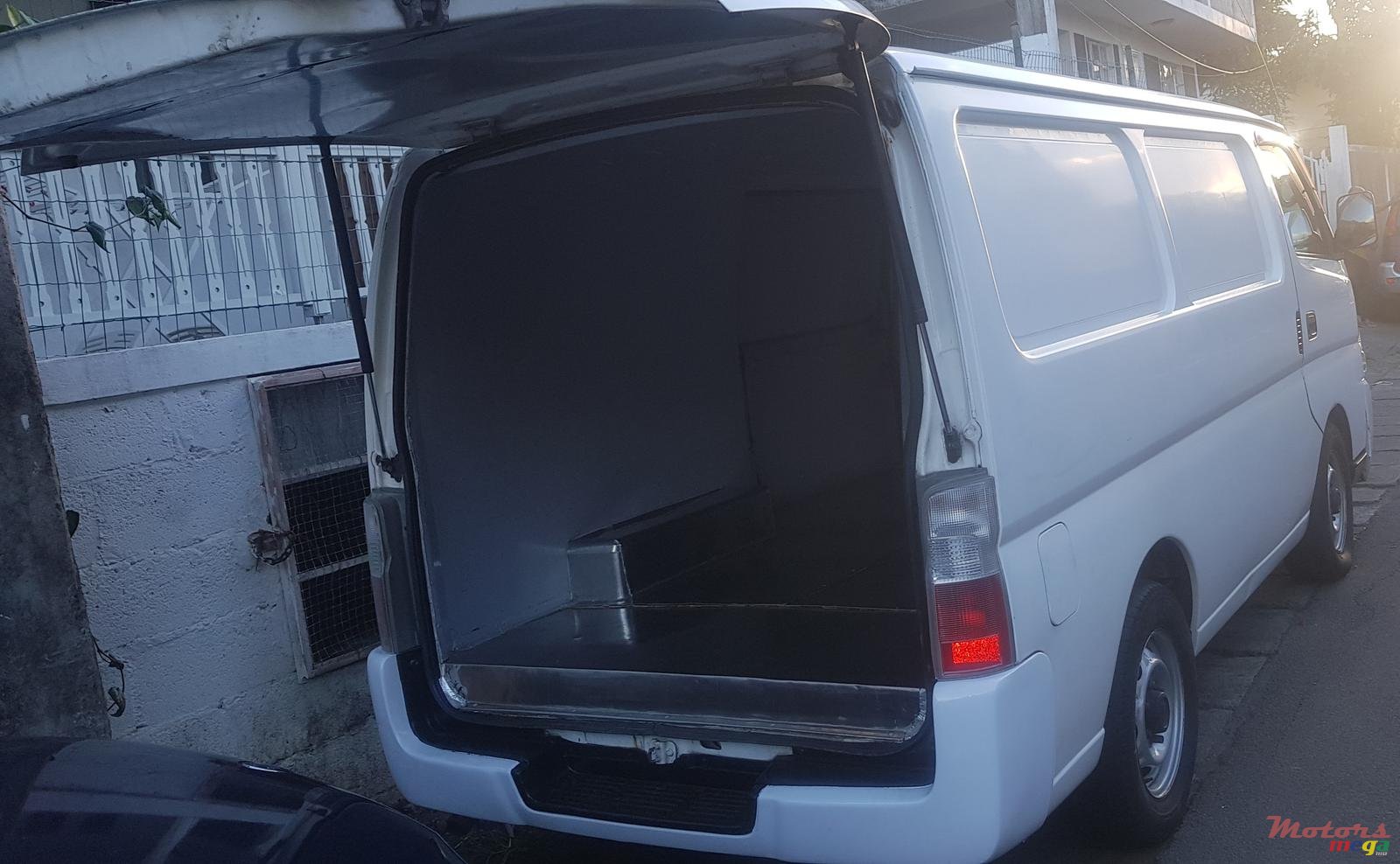 2004' Nissan Urvan photo #2