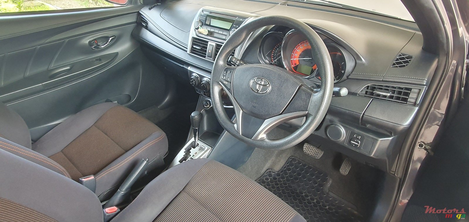 2015' Toyota Yaris photo #5