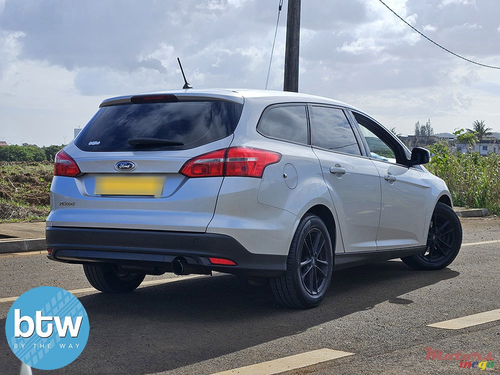 2017' Ford Focus photo #4