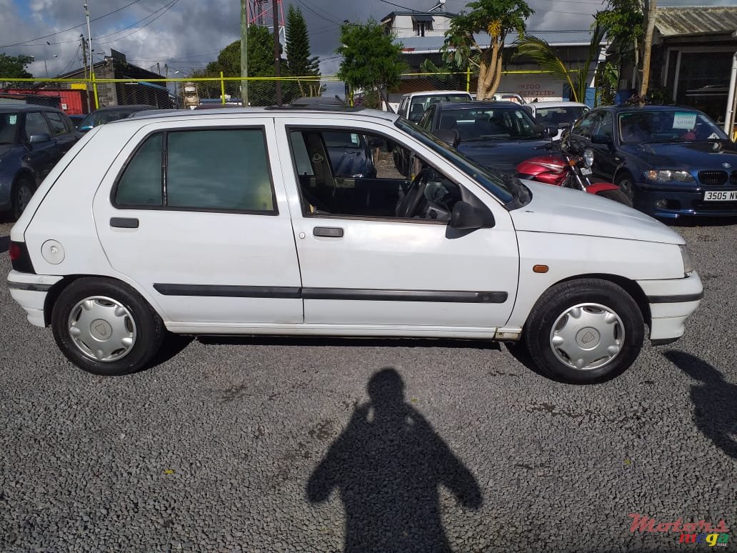 1996' Renault Clio photo #4