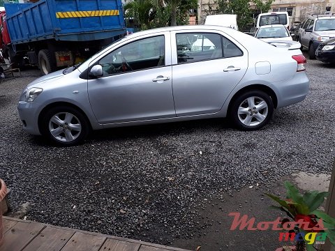 2008' Toyota Yaris photo #3