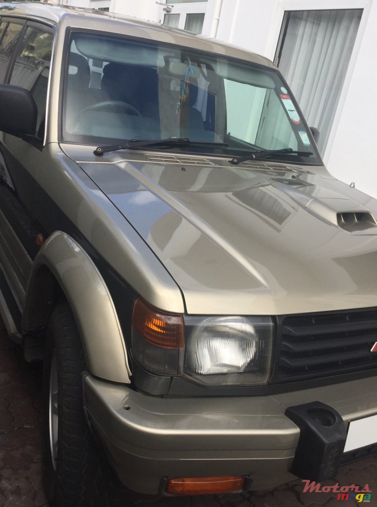 1997' Mitsubishi Pajero photo #7