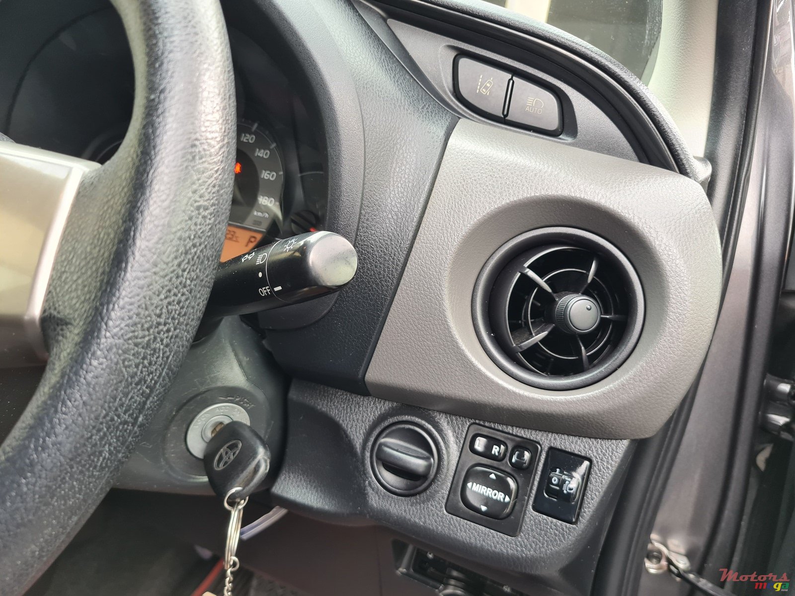 2016' Toyota Vitz Automatic photo #7