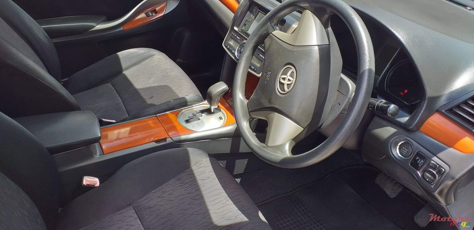 2010' Toyota Crown allion photo #4