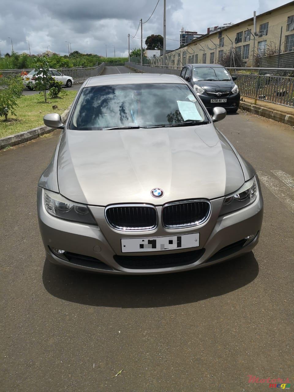 2011' BMW 3 Series None photo #1