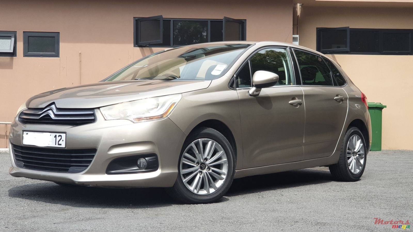 2012' Citroen C4 photo #1